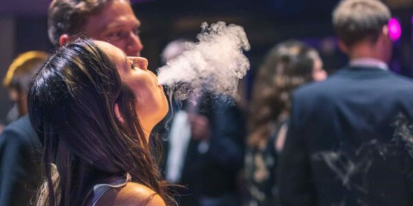 Cold-Air-Effect-From-Liquid-Nitrogen-Desserts