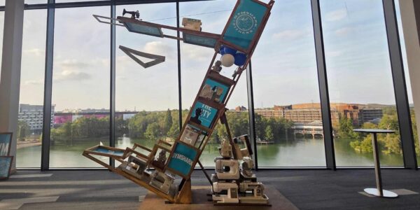 GYMSHARK-Branded-Sculpture-Logo-Brand-Activation