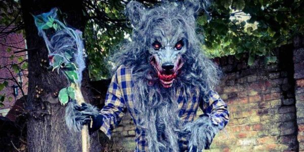 Halloween-Werewolf-Performer