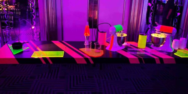 Neon-Lab-Dessert-Stand
