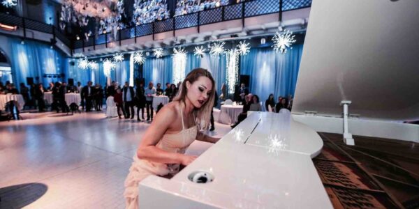 Pianist-Performs-On-Roaming-Piano
