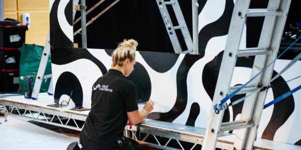 Team-Member-Painting-Brand-Event-Set