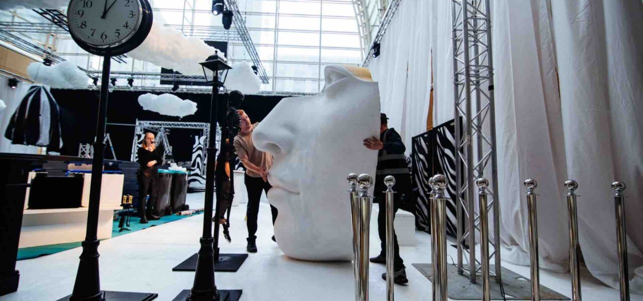 Team-Onsite-Building-Brand-Activation-Set