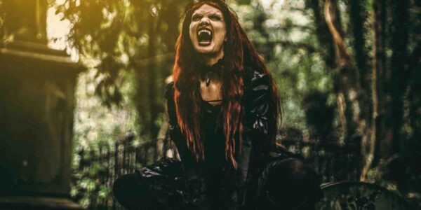 Vampire-Walkabout-Entertainment-For-Events