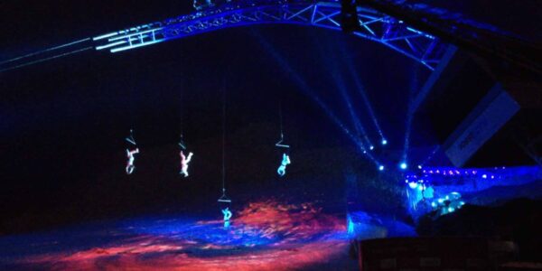 Aerial-Show-With-Rigging
