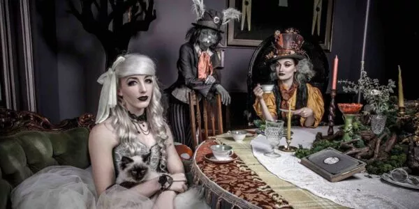 Alice-In-Wonderland-Themed-Entertainers