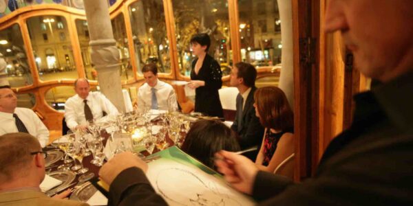 Caricaturist-Drawing-Guests-At-Event