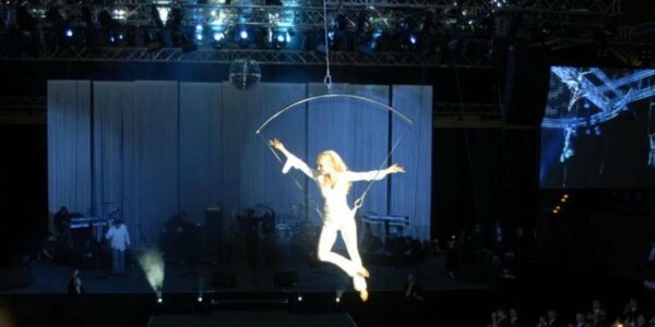 Circus-Aerial-Show-Performers