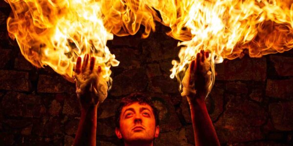 Fire-Dancer-Handling-Flames