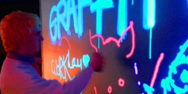 Guest-Painting-On-Interactive-Wall