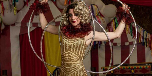 Hula-Hoop-Dancer-For-Hire