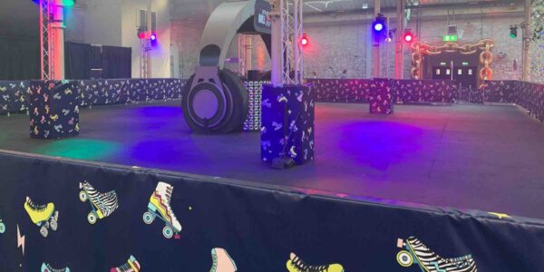 Roller-Disco-With-Prop-Elements