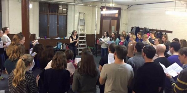 Singing-Coach-Guiding-Participants