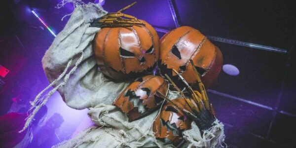 Stilt-Walkers-For-Halloween-Events