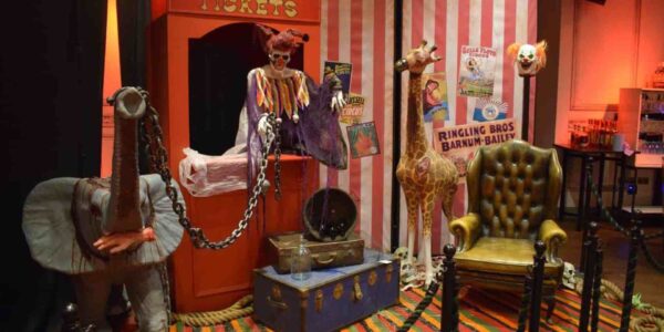 Twisted-Circus-Themed-Props