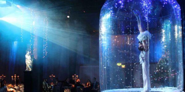 Christmas-Themed-Acrobatic-Show