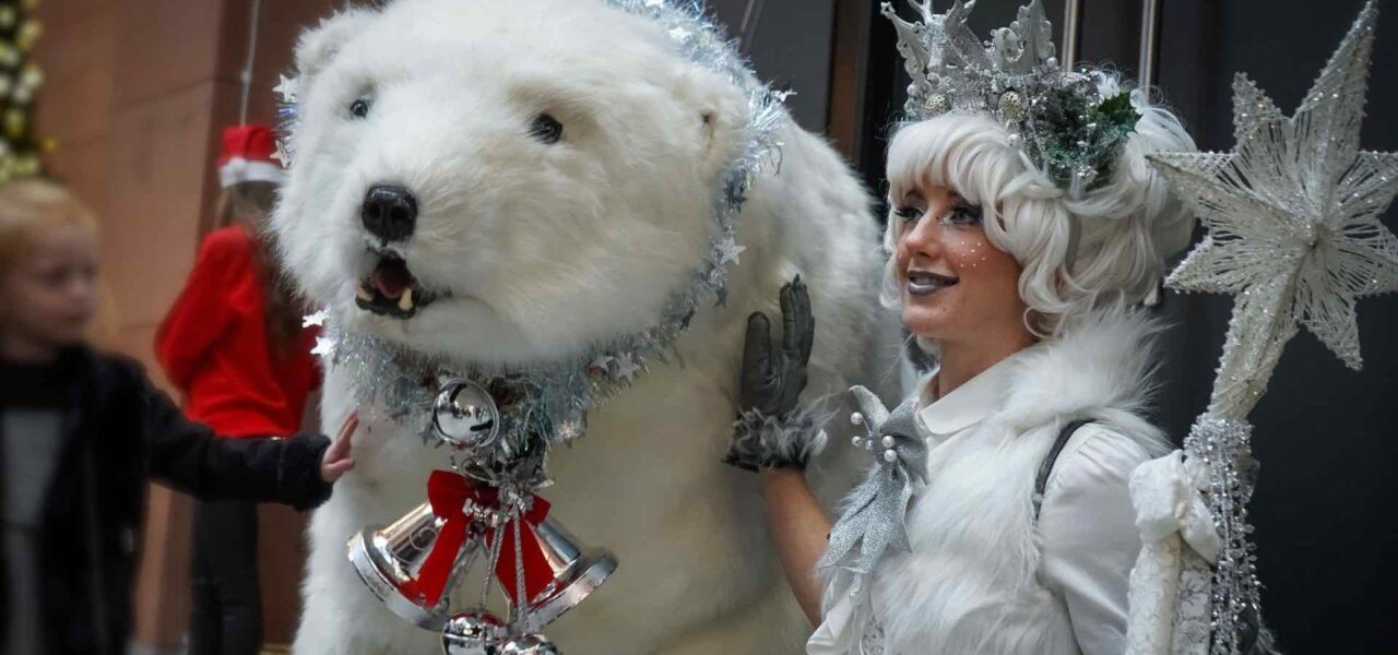 Animatronic-Polar-Bear-Walkabout-Entertainer