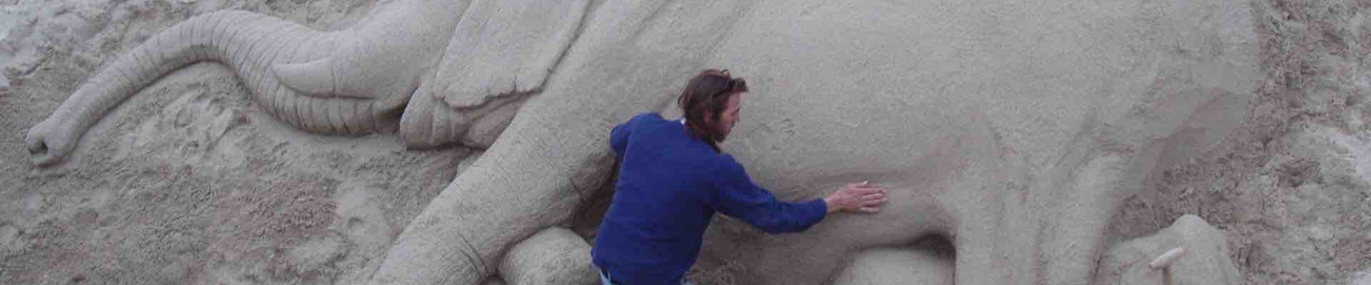 Artist-Creating-Elephant-Sand-Art-Display Artist-Creating-Elephant-Sand-Art-Display