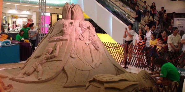 Horse-Racing-Themed-Sand-Carvings