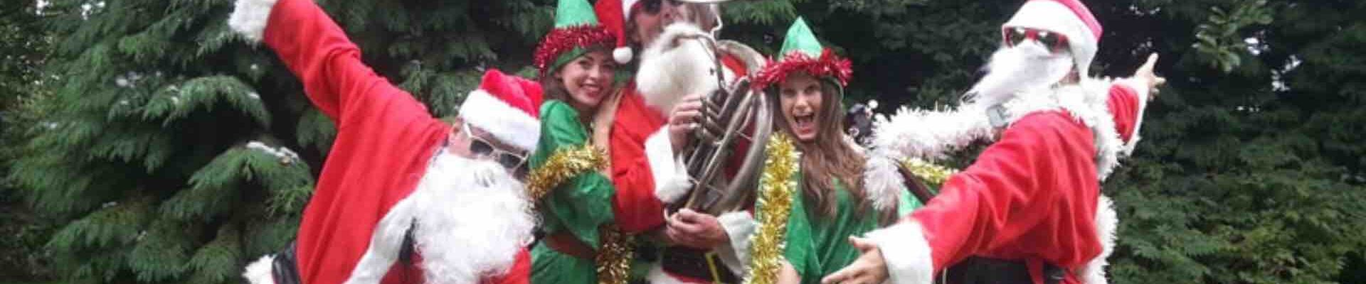 Jazz-Musicians-Dressed-As-Santas