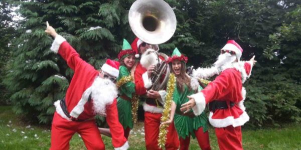 Jazz-Musicians-Dressed-As-Santas