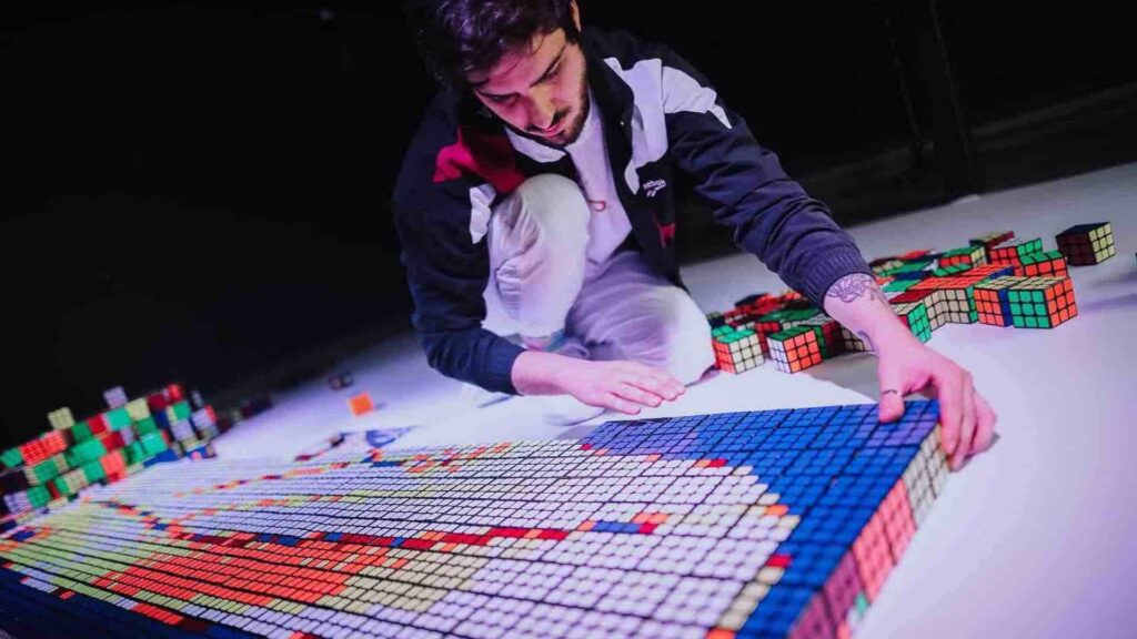 Art based entertainer for corporate hire 