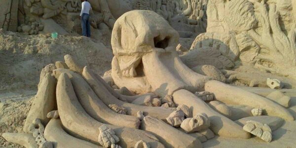 Sand-Sculpting-Of-Elephant-Tusks
