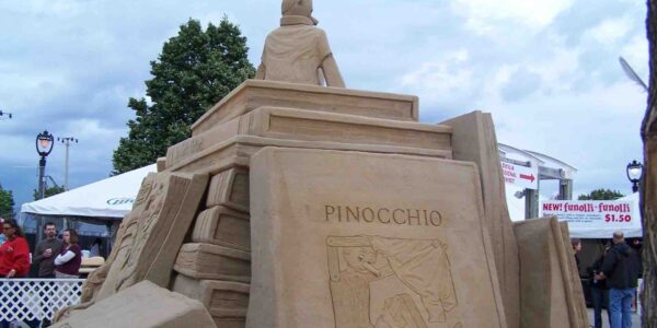 Story-Telling-Sand-Sculpture-Display