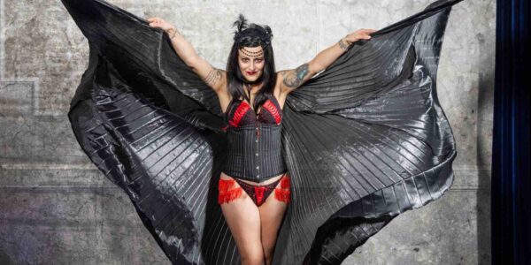 Vampire-Burlesque-Performer