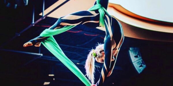 Acrobatic-Aerialist-Entertainer