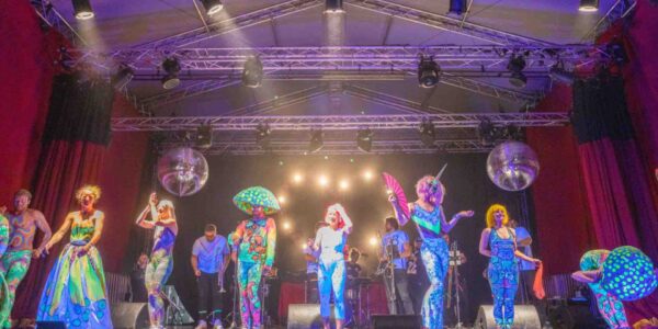 Bespoke-UV-Dance-Entertainment-For-Hire