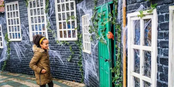 Child-Enjoying-Halloween-Attraction