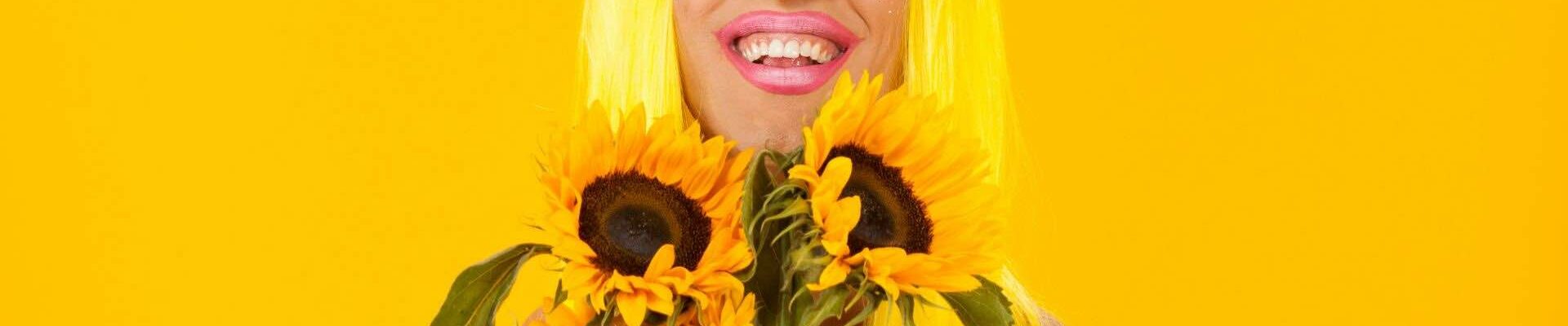Drag-Queen-With-Sunflowers Drag-Queen-With-Sunflowers