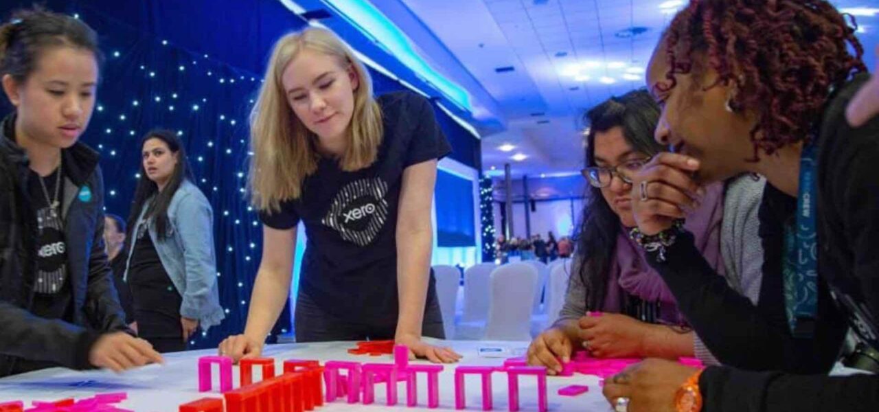 Guests-Playing-Games-In-Networking-Events