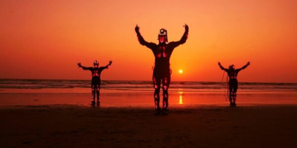 LED-Dancers-On-Beach