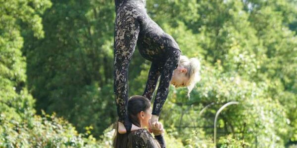Circus-Acrobats-For-Corporate-Hire