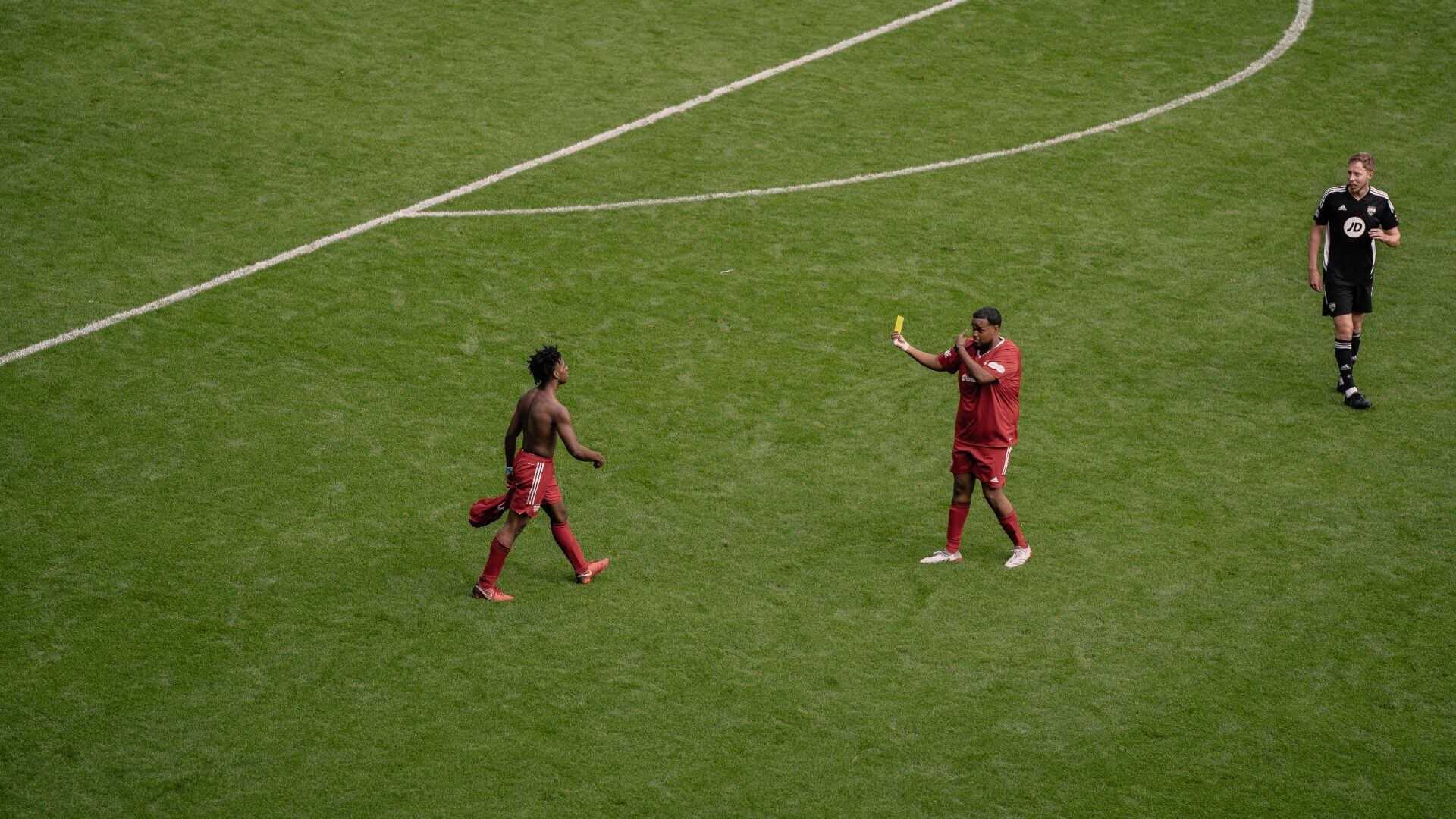 Chunkz giving IAmSpeed yellow card following disallowed goal at the Sidemen Charity Match 2022.