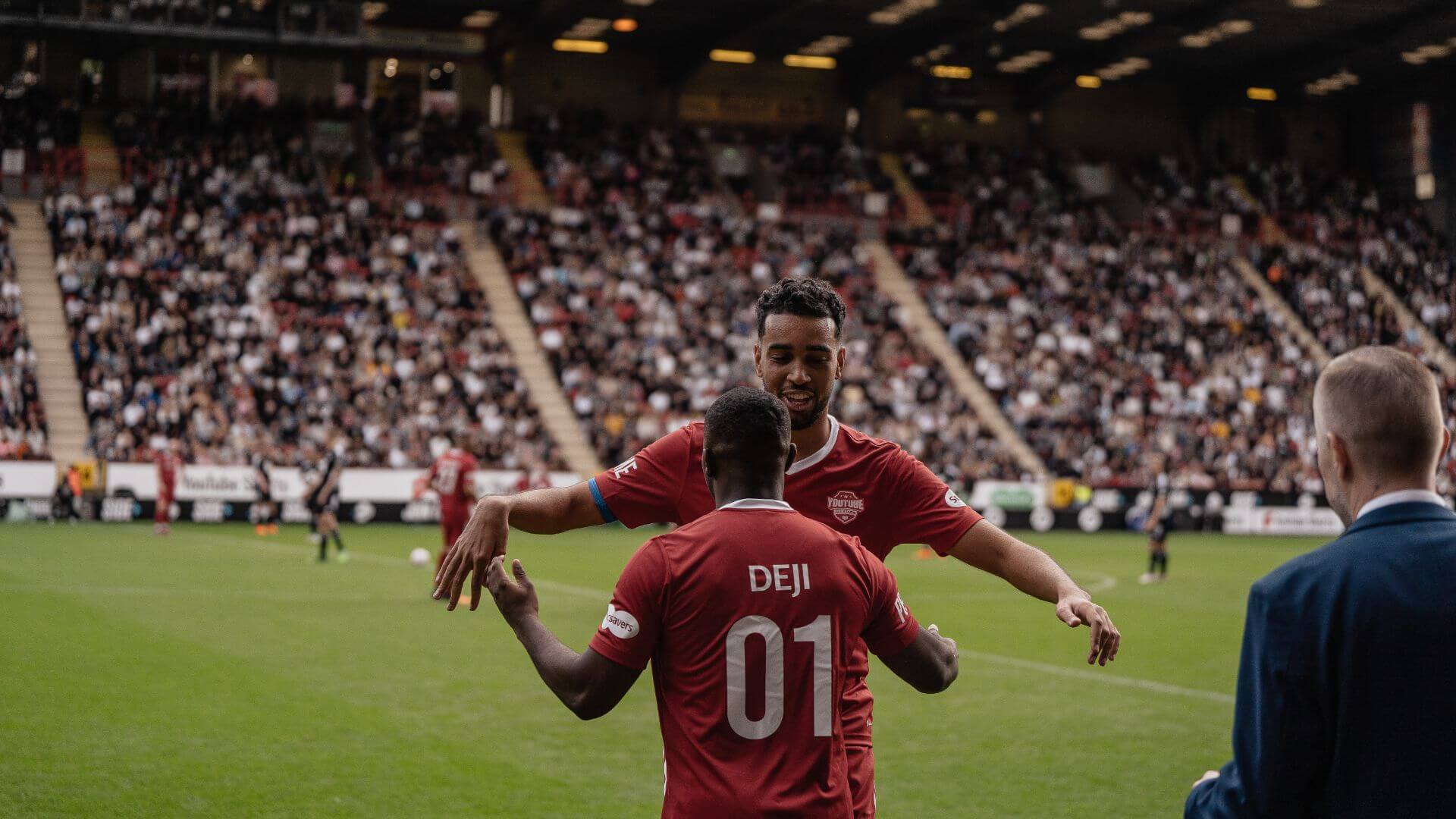 Deji being substituted for Niko Omilana at the Sidemen Charity Football Match 2022.