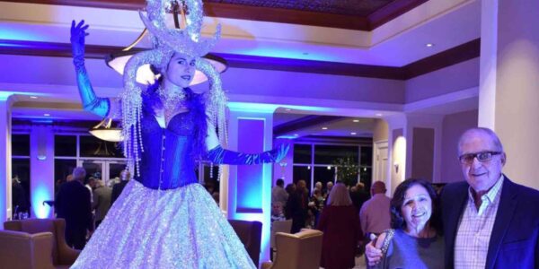 Winter-Themed-Meet-And-Greet-Entertainer