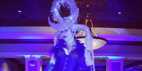 Winter-Wonderland-Moon-Stilt-Walker