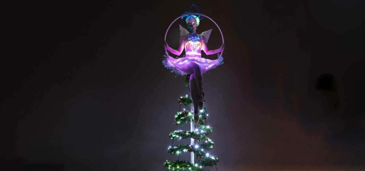 Christmas-Aerial-Acrobat-Show