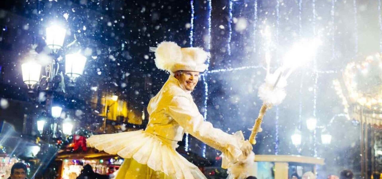 Christmas-Street-Parade-Stilt-Walker