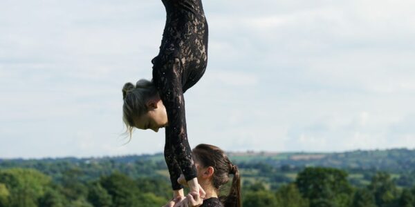 Female-Acrobatic-Performers