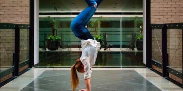 Hand-Balancer-For-Hire