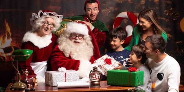 Santa-Claus-And-Mrs-Claus-Entertainers