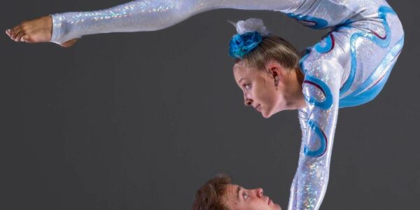 Acrobatic-Christmas-Performers