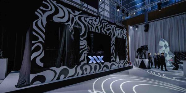 Black-and-White-Circus-Venue-Dressing