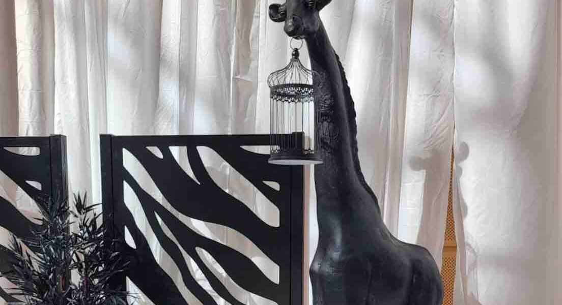 Black-and-White-Giraffe-Circus-Pros
