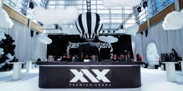 Dream-Circus-Bar-Area