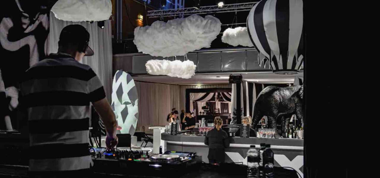 Dream-Circus-Party-DJ-Booth